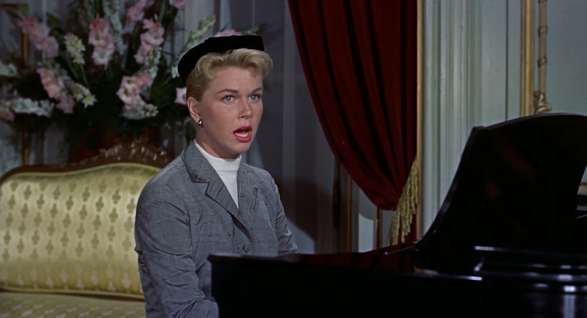 The_Man_Who_Knew_Too_Much_trailer_screenshot_Doris_Day_Que_Sera,_Sera